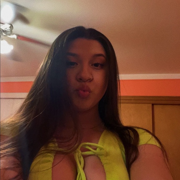 Meet your Posher, Saira - Picture 1 of 1